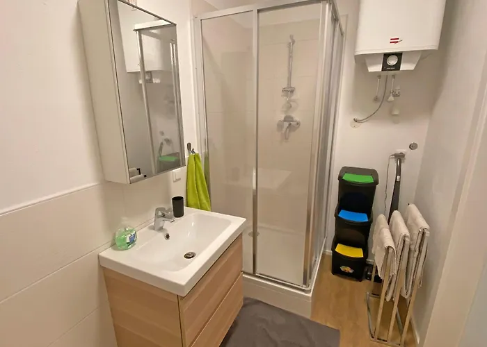 Ferien-wohnung Fuer 1-4 Pers In Seenaehe *